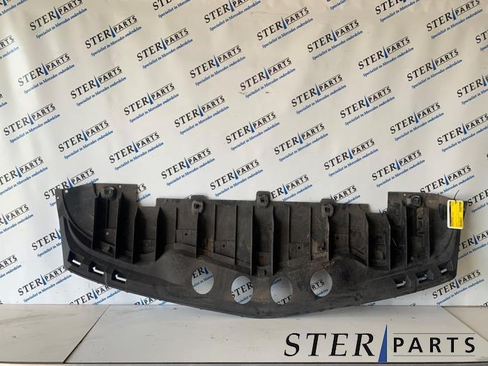 Pare-chocs plaque inférieure d'un Mercedes B-Klasse, Mercedes-Benz, 3 mois de garantie, Utilisé, Enlèvement ou Envoi