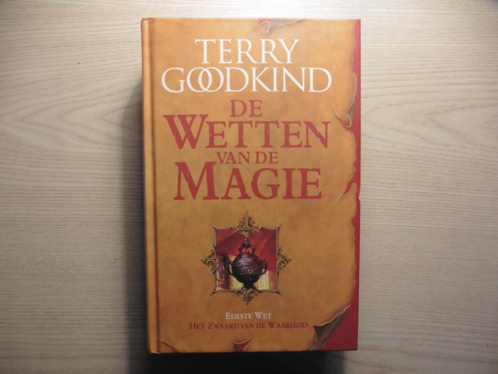Boek ‘De wetten van de magie’., Ophalen of Verzenden, Gelezen, Terry goodkind