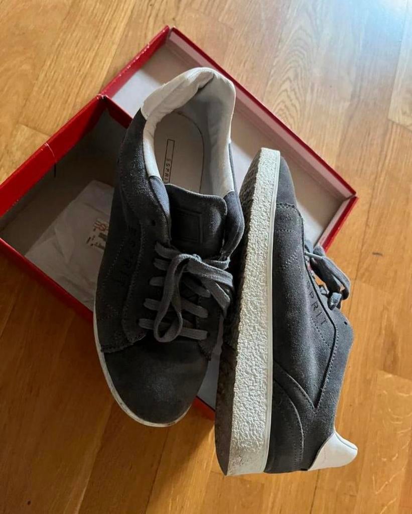 Sneakers Esprit gris daim 38, Enlèvement, Comme neuf, Gris, Sneakers et Baskets