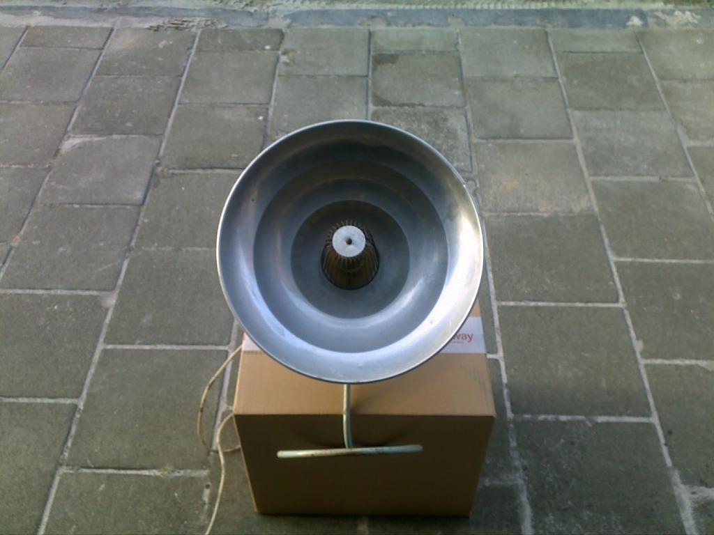 Oude vintage warmtegloeilamp, Ophalen