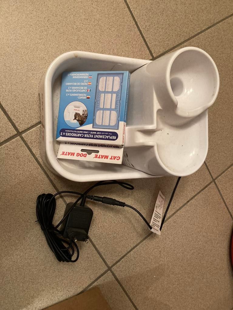 Katten drinkbakje fonteintje, Ophalen, Zo goed als nieuw