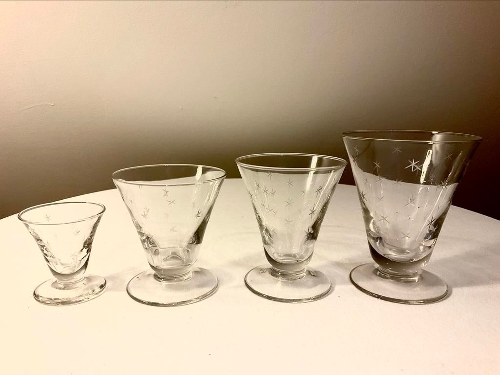 Groot glasservies met sterretjes - 48 stuks, Antiquités & Art, Antiquités | Verre & Cristal, Enlèvement ou Envoi