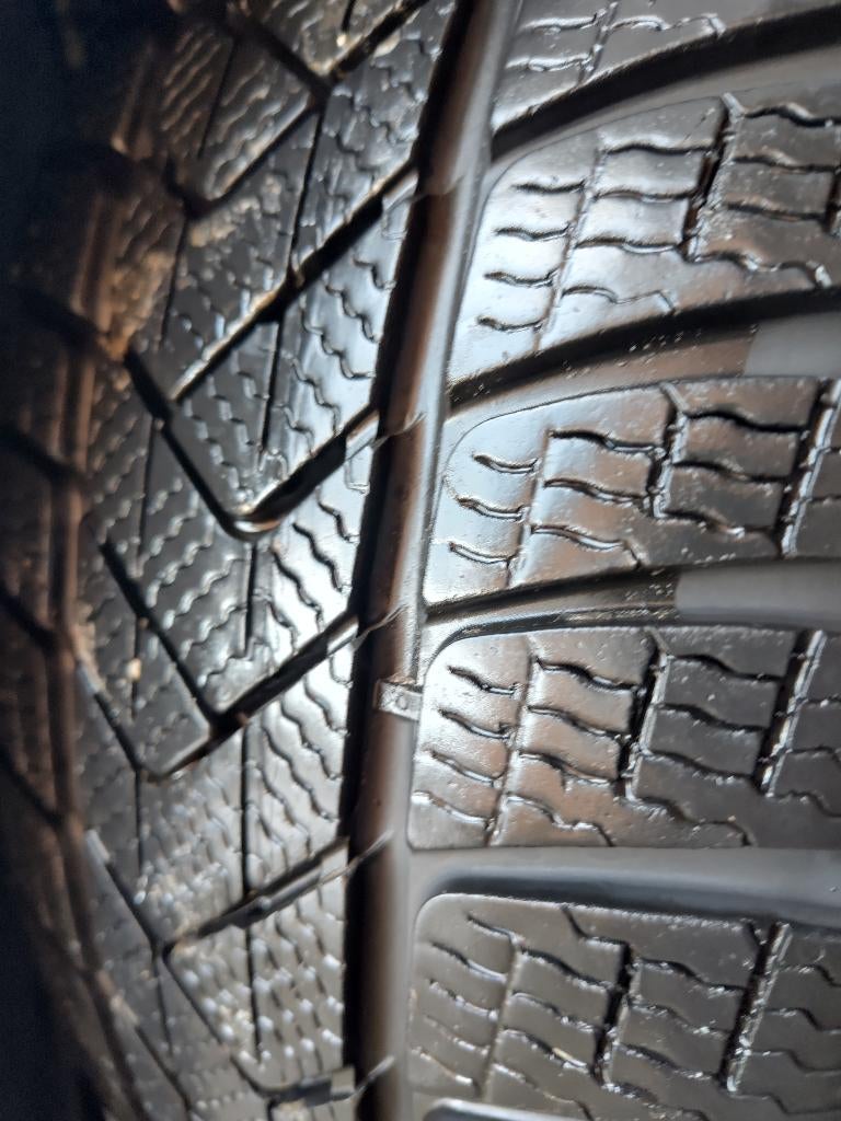 Pneus d'hiver originaux sur jante 18" Tesla Model3 (4 pcs), Pneus hiver, Véhicule de tourisme, 18 pouces, Enlèvement