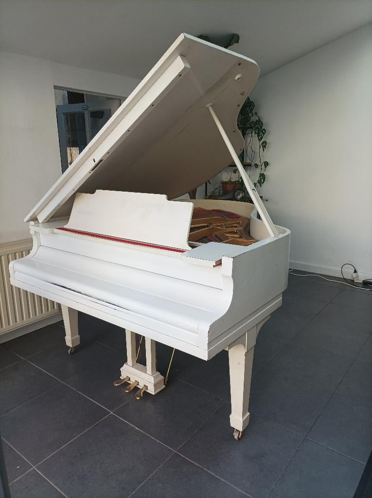 Klassieke Kawai vleugelpiano in witte hoogglans, Ophalen, Gebruikt, Wit, Hoogglans