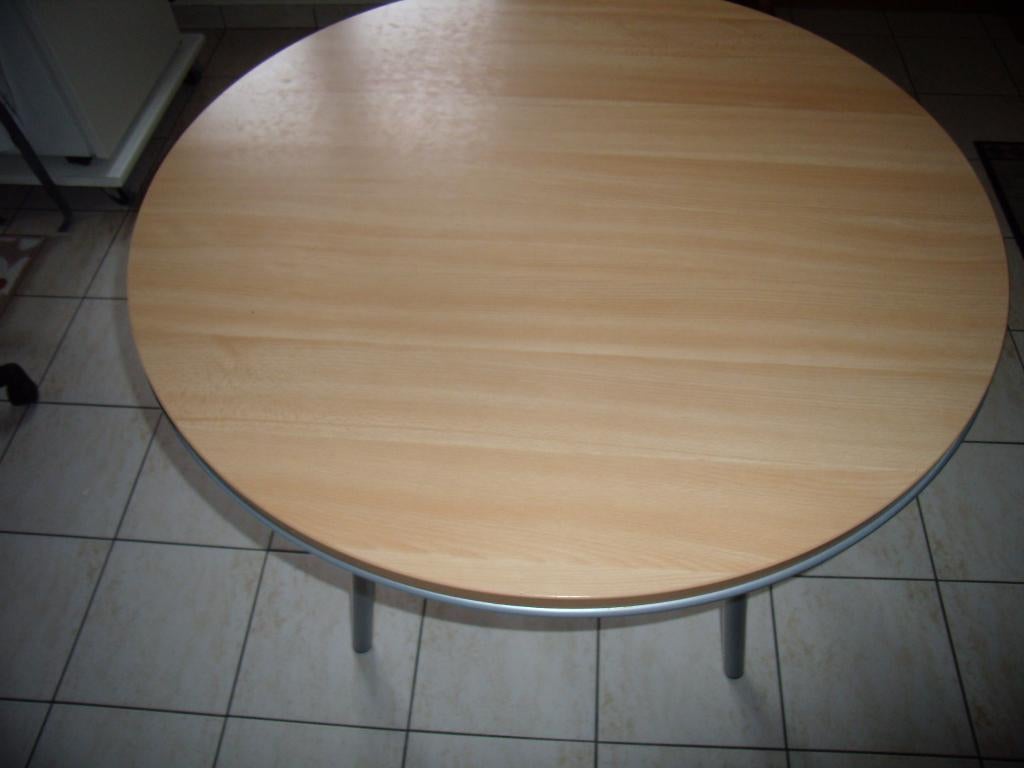 CUISINE, Quatre personnes, Rond, Enlèvement, Utilisé