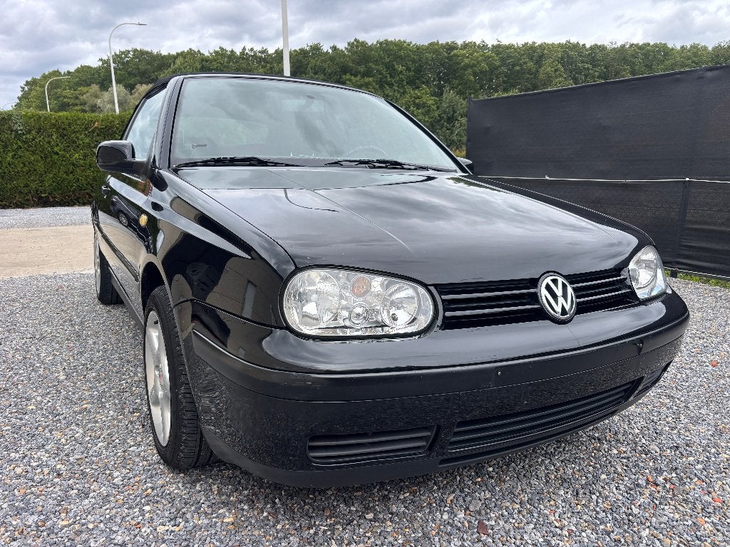 Mooie VW Golf cabrio 1.6i AUTOMAAT blanco gekeurd!!, Auto's, 4 zetels, Stof, Zwart, 4 cilinders