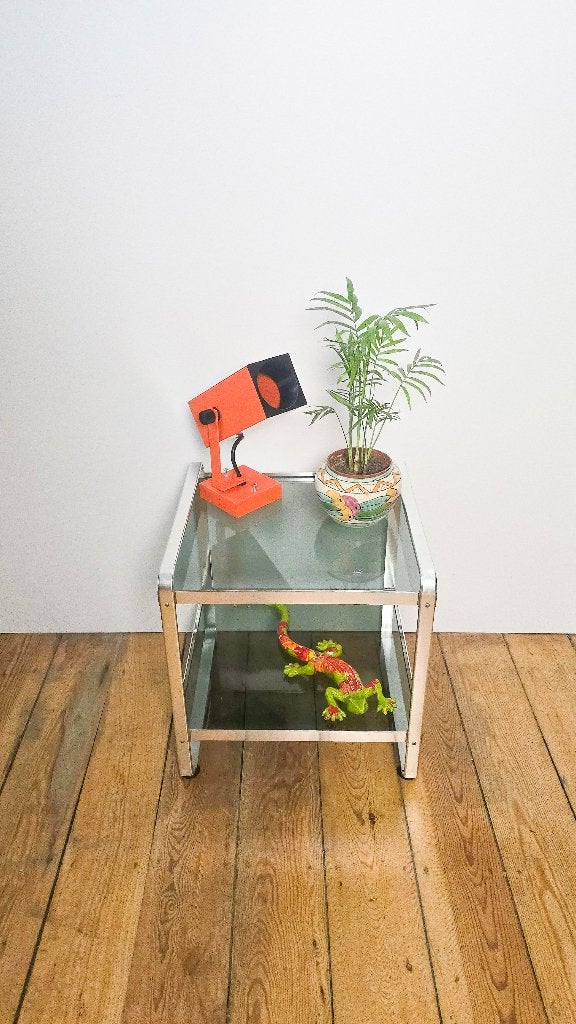 Petite table d’appoint seventies - alu brossé et verre fumé, Enlèvement ou Envoi, Maison et Meubles