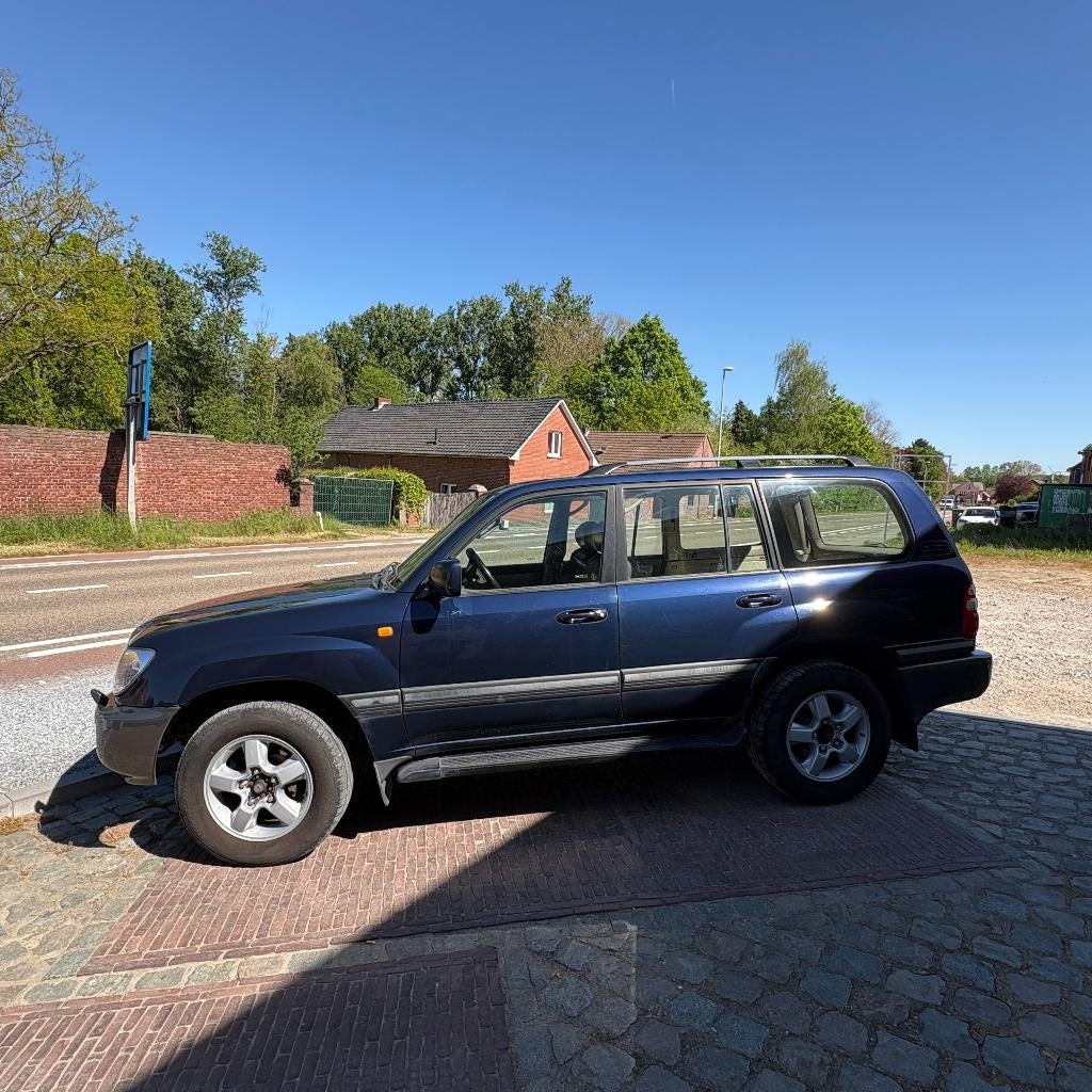 Toyota Land Cruiser 100 4.2 Diesel Automatic — Cargo léger, Cuir, Alarme, Achat, 2 places