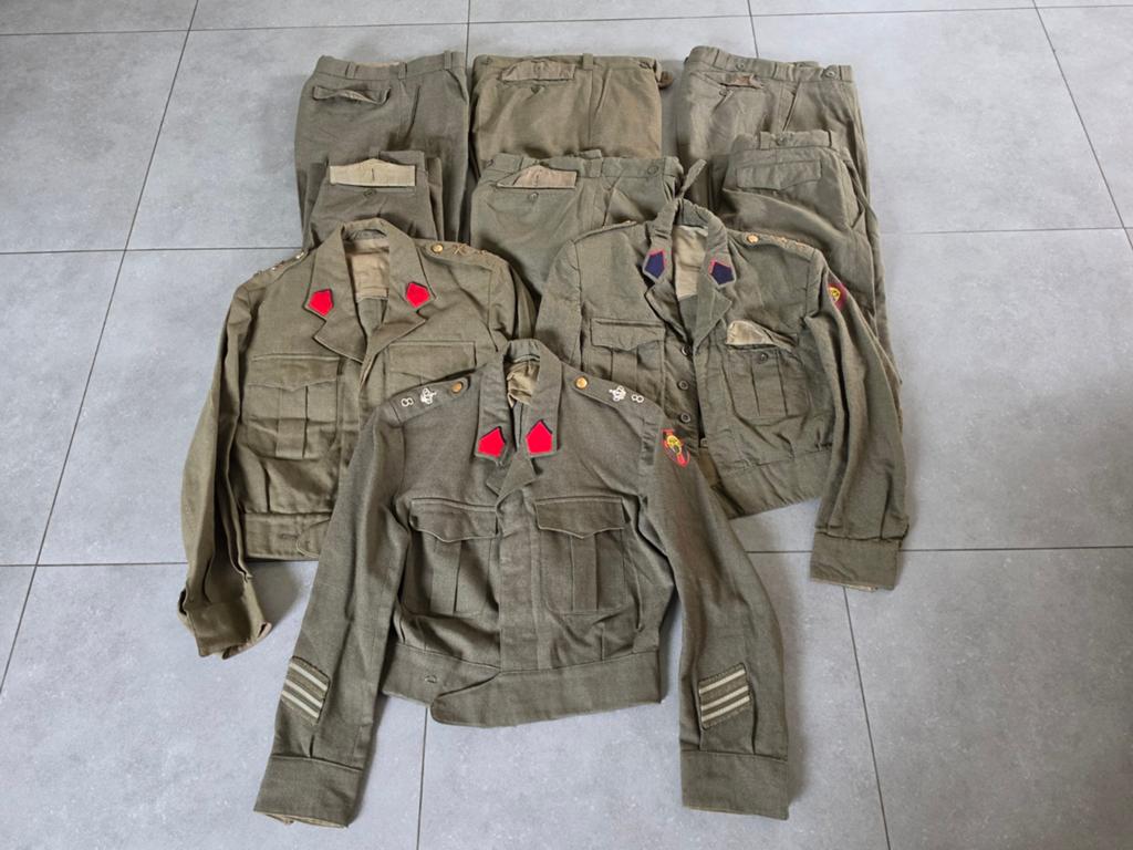 Lot Belgisch Leger Uniformen en broeken Battle Dress, Ophalen of Verzenden