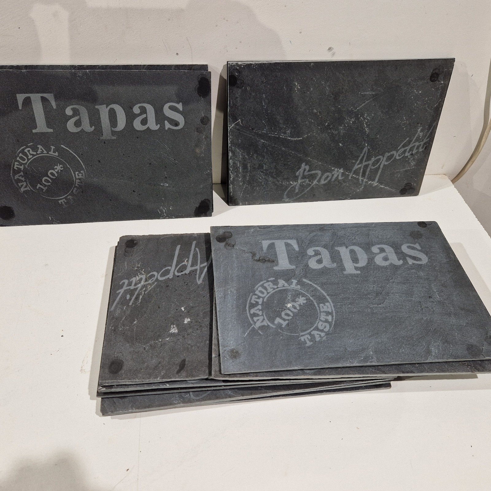 12 tapas bon appetit leisteen dienbladen set, Serveerplank, Ophalen of Verzenden, Met afbeelding/tekst, Steen/keramiek