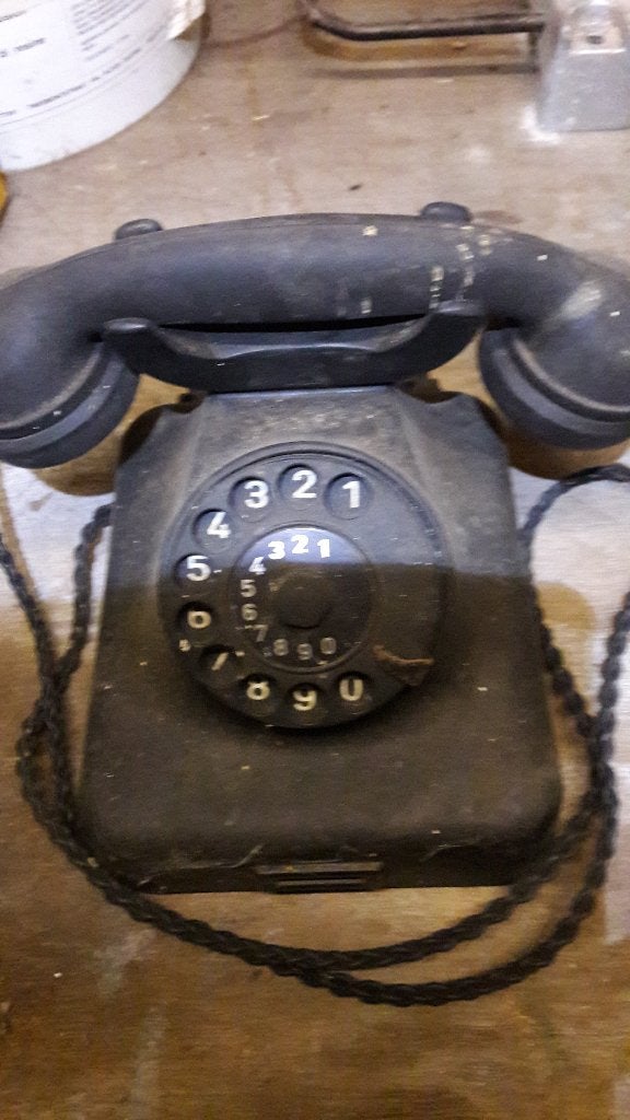 téléphone en bakélite, Enlèvement