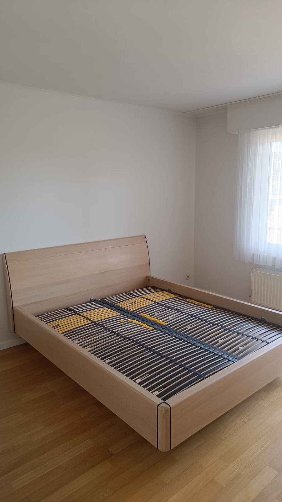Bedkader 2-persoons met 2 lattenbodems en 2 matrassen, Huis en Inrichting, Slaapkamer | Bedden, Ophalen, Tweepersoons, Zo goed als nieuw