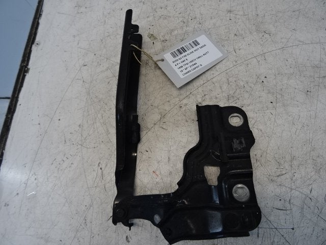 CHARNIERE DE CAPOT GAUCHE Audi Q3 (F3B) (01-2018/-), Utilisé, Audi