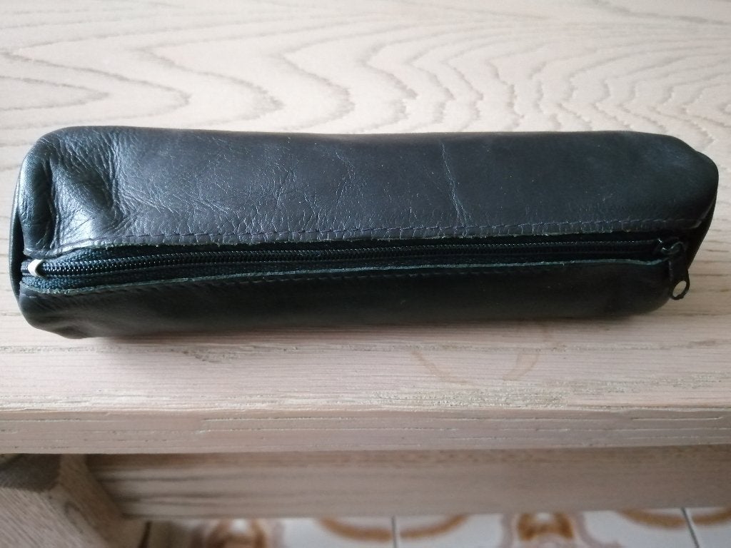 zwart lederen pennenzak NIEUW, Diversen, Schoolbenodigdheden, Ophalen of Verzenden, Nieuw