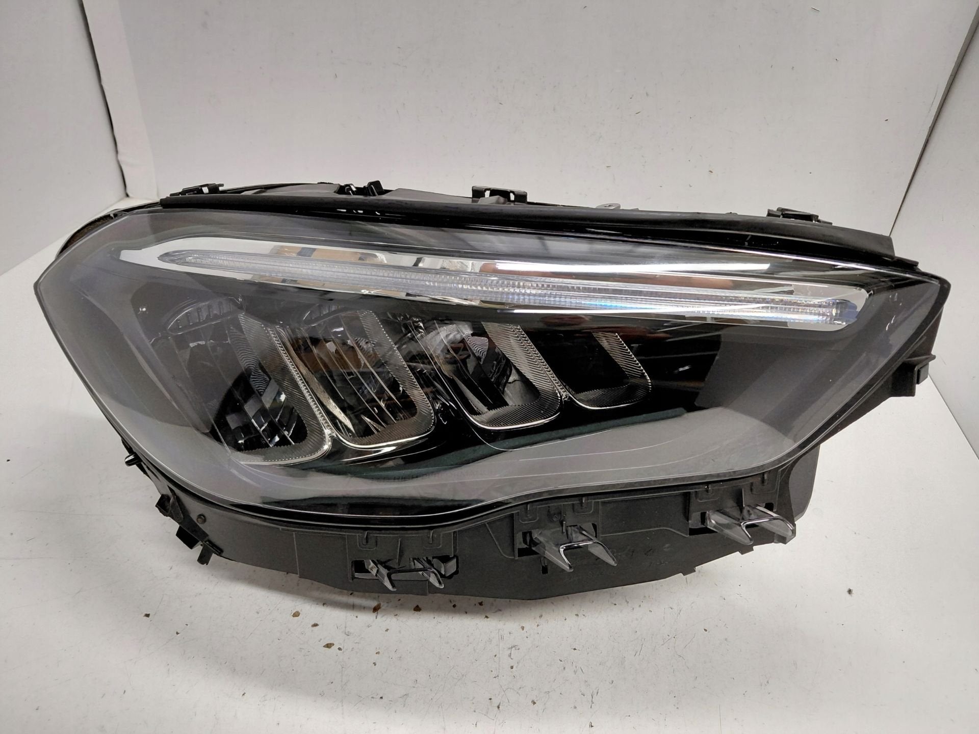 Mercedes GLA II W247 Koplamp A2479063604, Auto-onderdelen, Gebruikt, Mercedes-Benz AG, Mercedes-Benz, Mercedesstrasse 120
70372  Stuttgart, DE