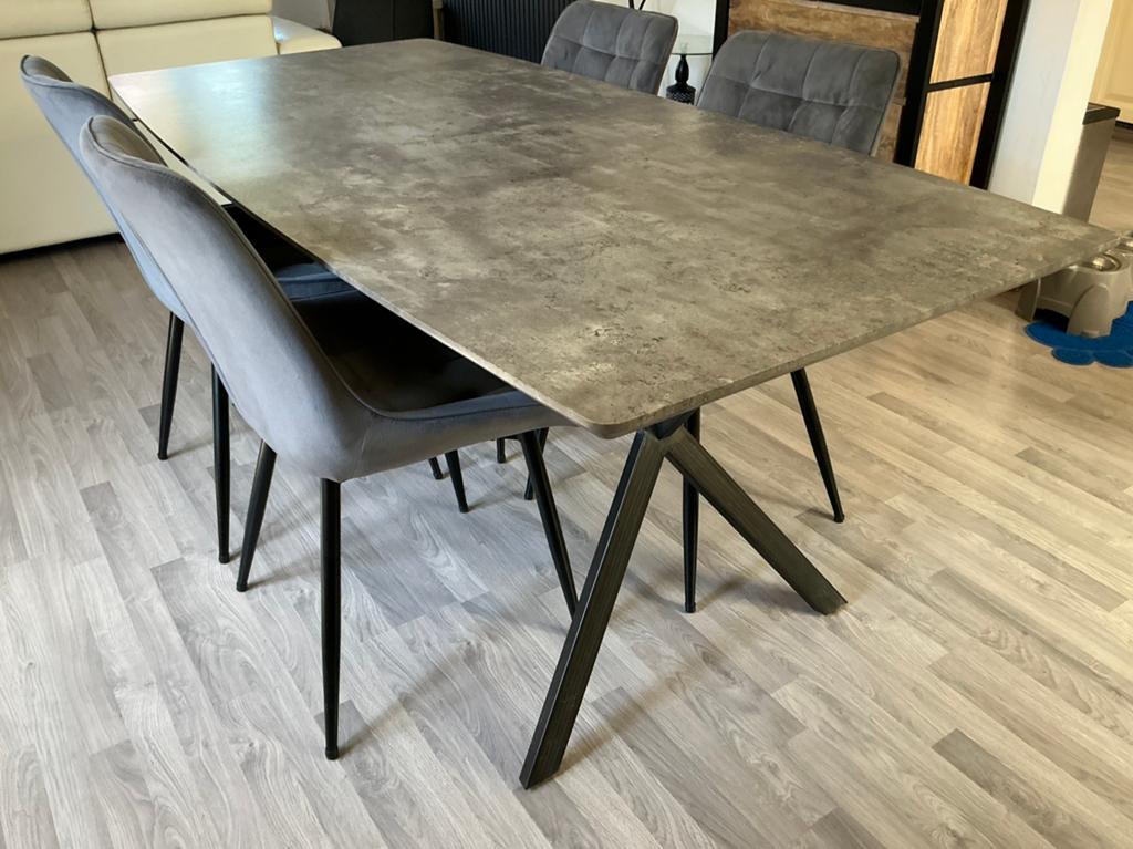 Tafel en stoelen, Ophalen, Gebruikt, 50 tot 100 cm, 150 tot 200 cm