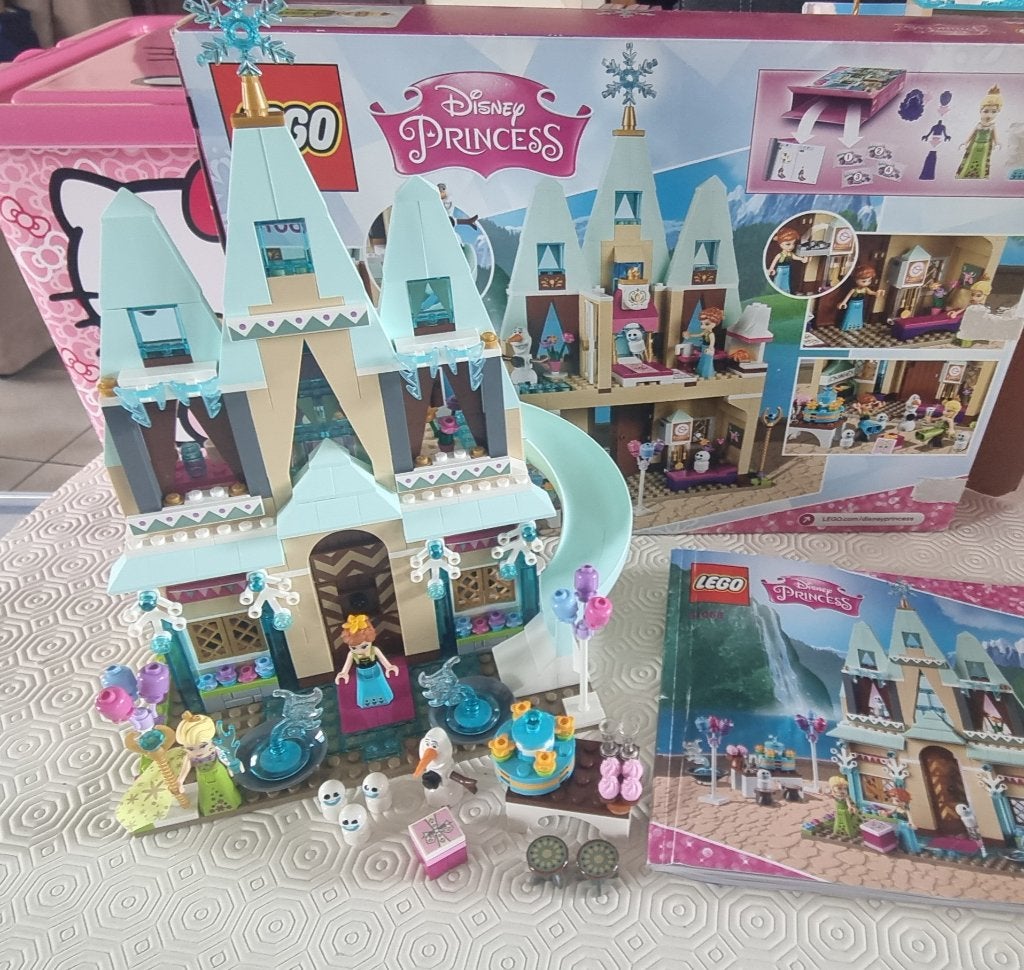 LEGO Disney Princess 41068 – Frozen Arendelle – compleet, Inclusief instructies, Lego, Ophalen of Verzenden, Zo goed als nieuw