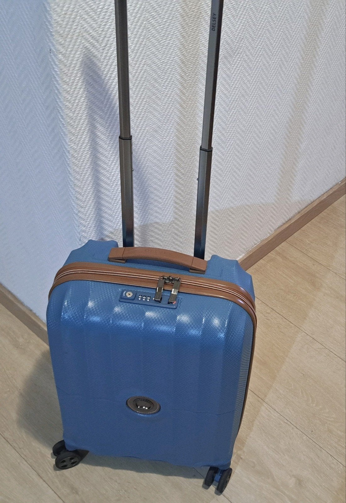Delsey cabinekoffer +_50/25 cm trolleyconditie als nieuw, Ophalen, Zo goed als nieuw