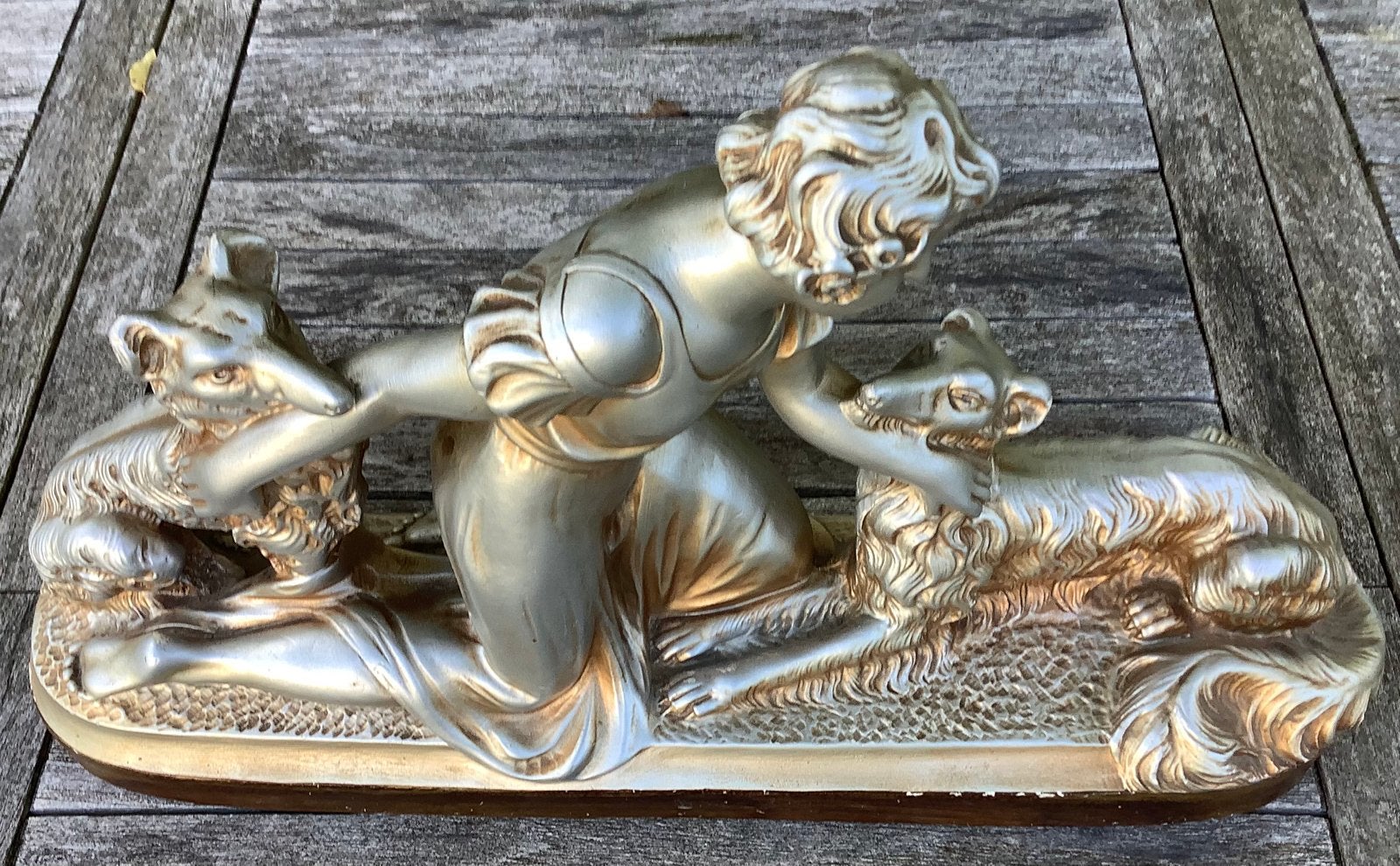 Art Nouveau / Art Deco beeld – meisje met twee honden., Ophalen