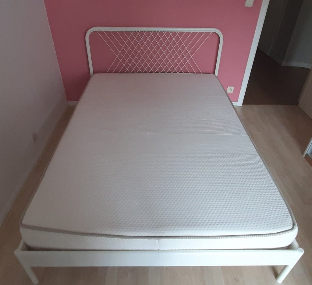 Lit complet (cadre, sommier et matelas) 140 X 200 cm, 140 cm, Enlèvement, Utilisé, Blanc