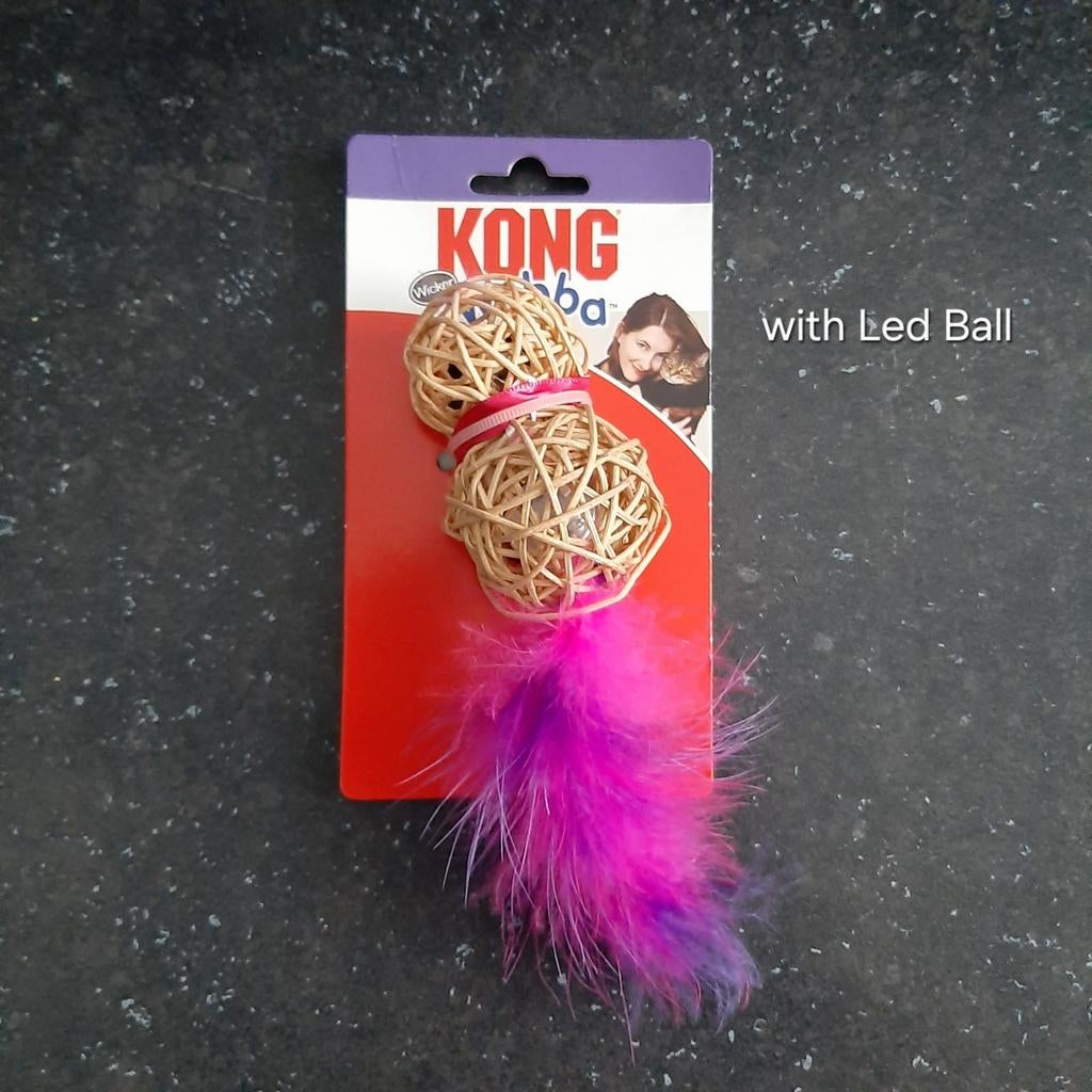 KONG Wubba Wicker met led lichtje roze of groen, Animaux & Accessoires, Jouets pour chats, Enlèvement ou Envoi, Neuf