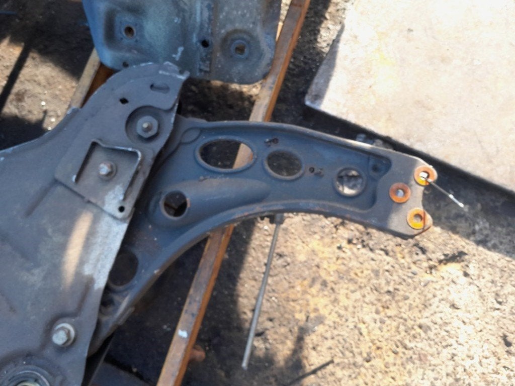 BRAS DE SUSPENSION AVANT GAUCHE (TRIANGLE) Opel Vivaro, Opel, Opel Automobile GmbH, Utilisé, Kontakt-opel@opel.com
