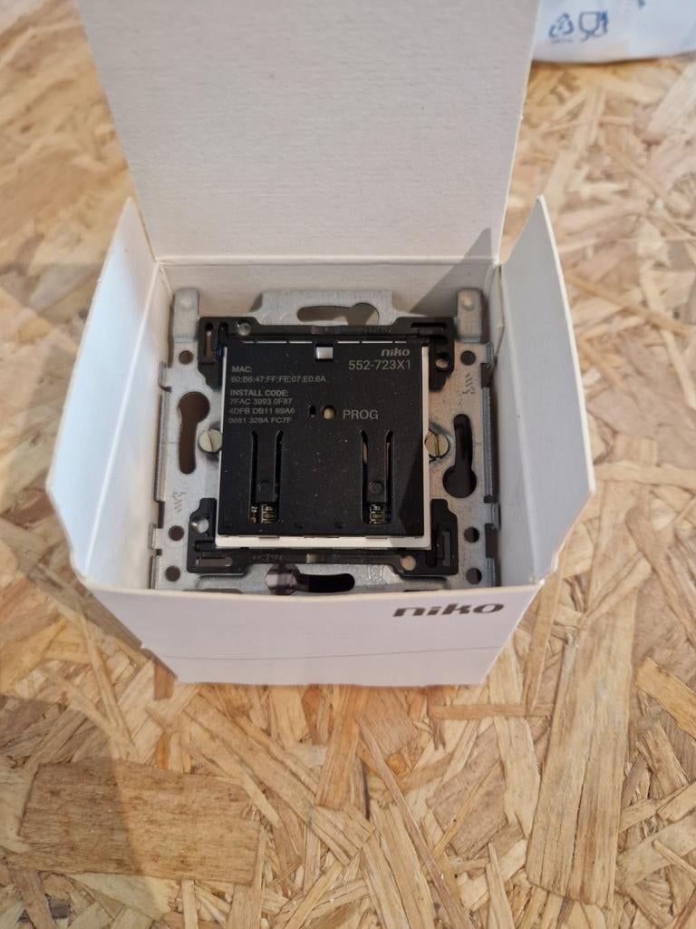 Niko - Geconnecteerde Motorbediening Zigbee - 552-72301, Ophalen, Nieuw, Schakelaar