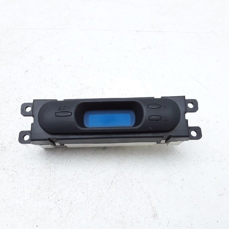 HORLOGE Mitsubishi Colt (CJ) (01-1995/09-2003), Utilisé, Mitsubishi