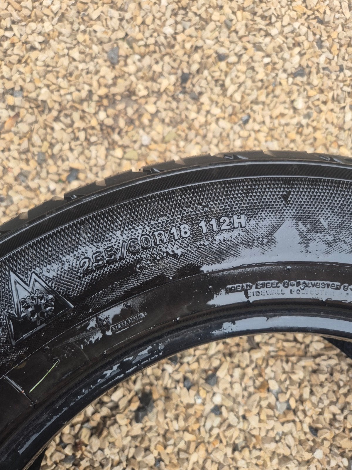 2 pneus hiver Kumho I'ZEN 235/60 R18 112H, Enlèvement