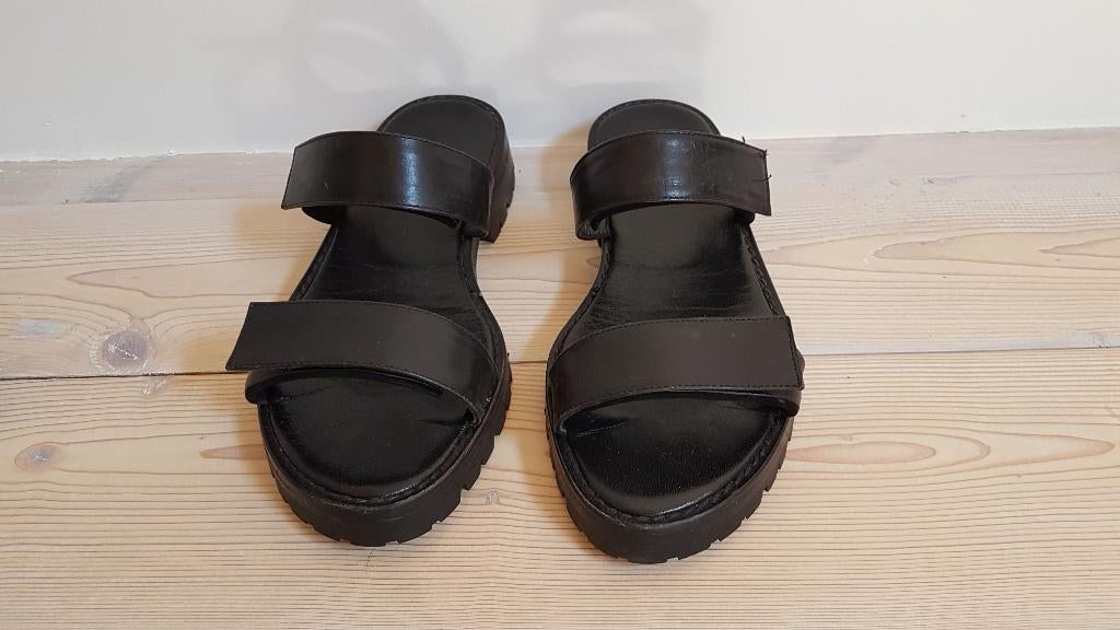 Ann Demeulemeester: zwarte sandalen mt: 40 met klittenband, ANDERE, Zwart, Zo goed als nieuw, Sandalen of Muiltjes