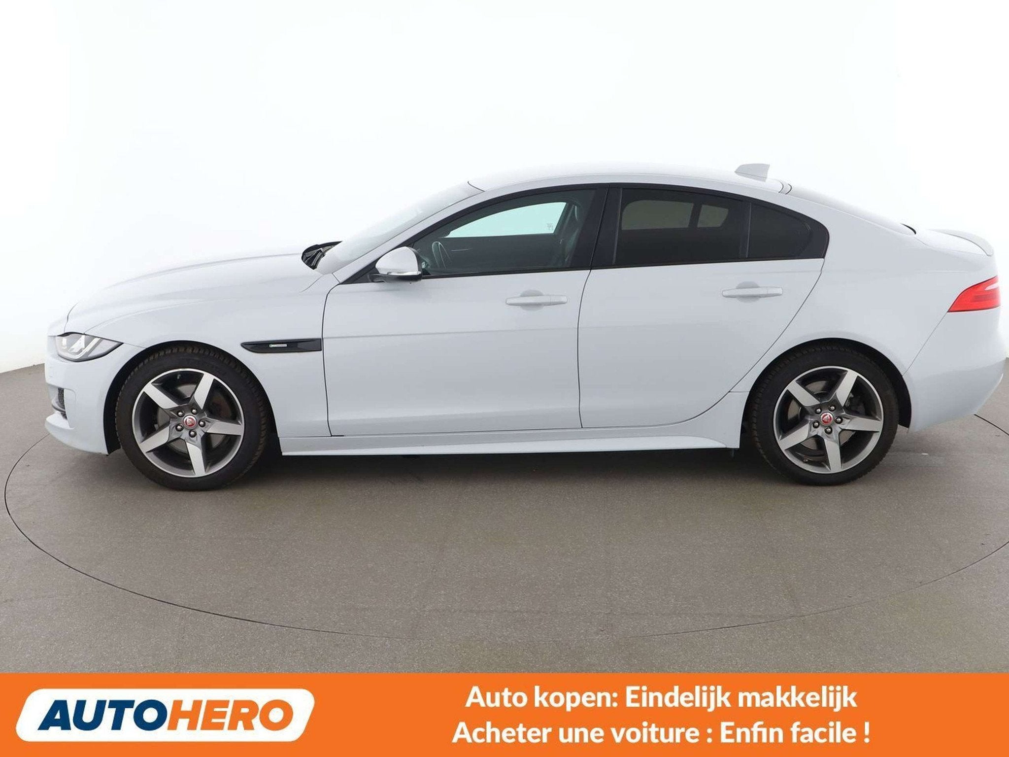 Jaguar XE 20t R-Sport (année de construction 2018), Autos, Achat, 200 ch, Automatique, XE