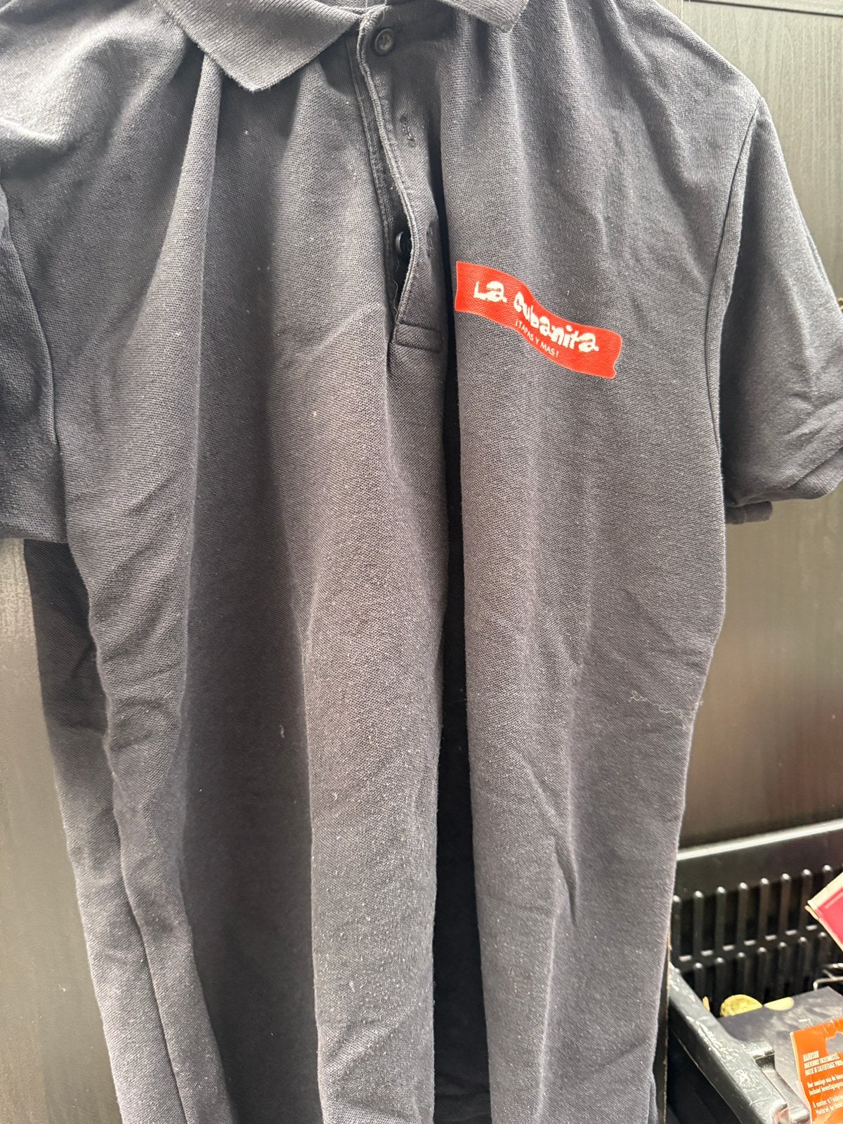 Lot de vêtements d'uniforme d'accueil, Enlèvement