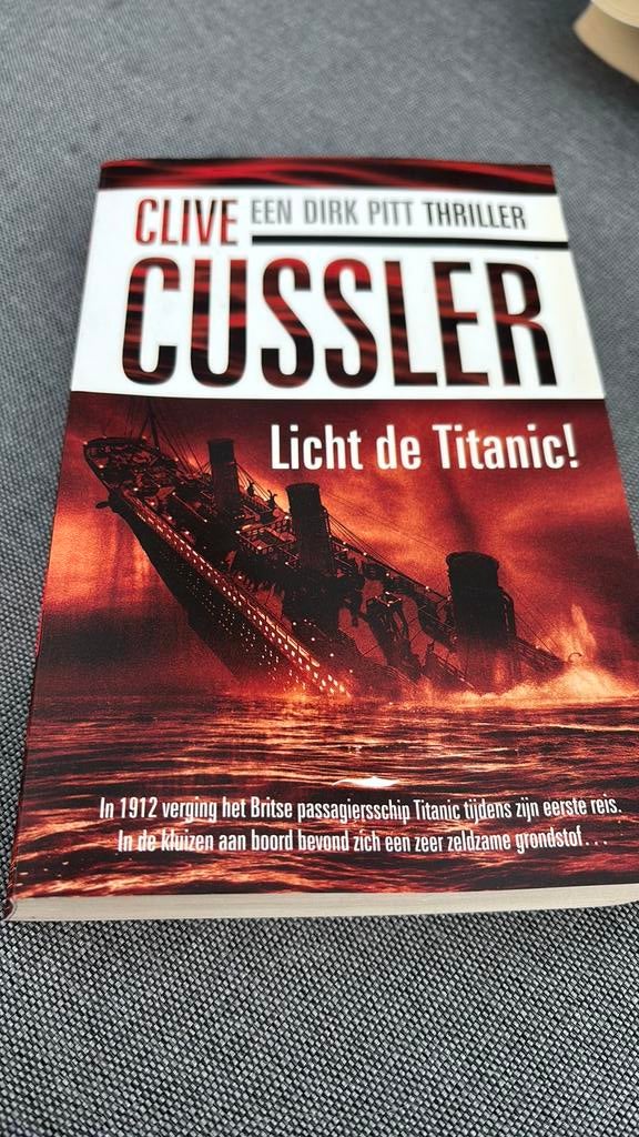 Clive Cussler - Licht de Titanic!, Boeken, Ophalen of Verzenden, Clive Cussler