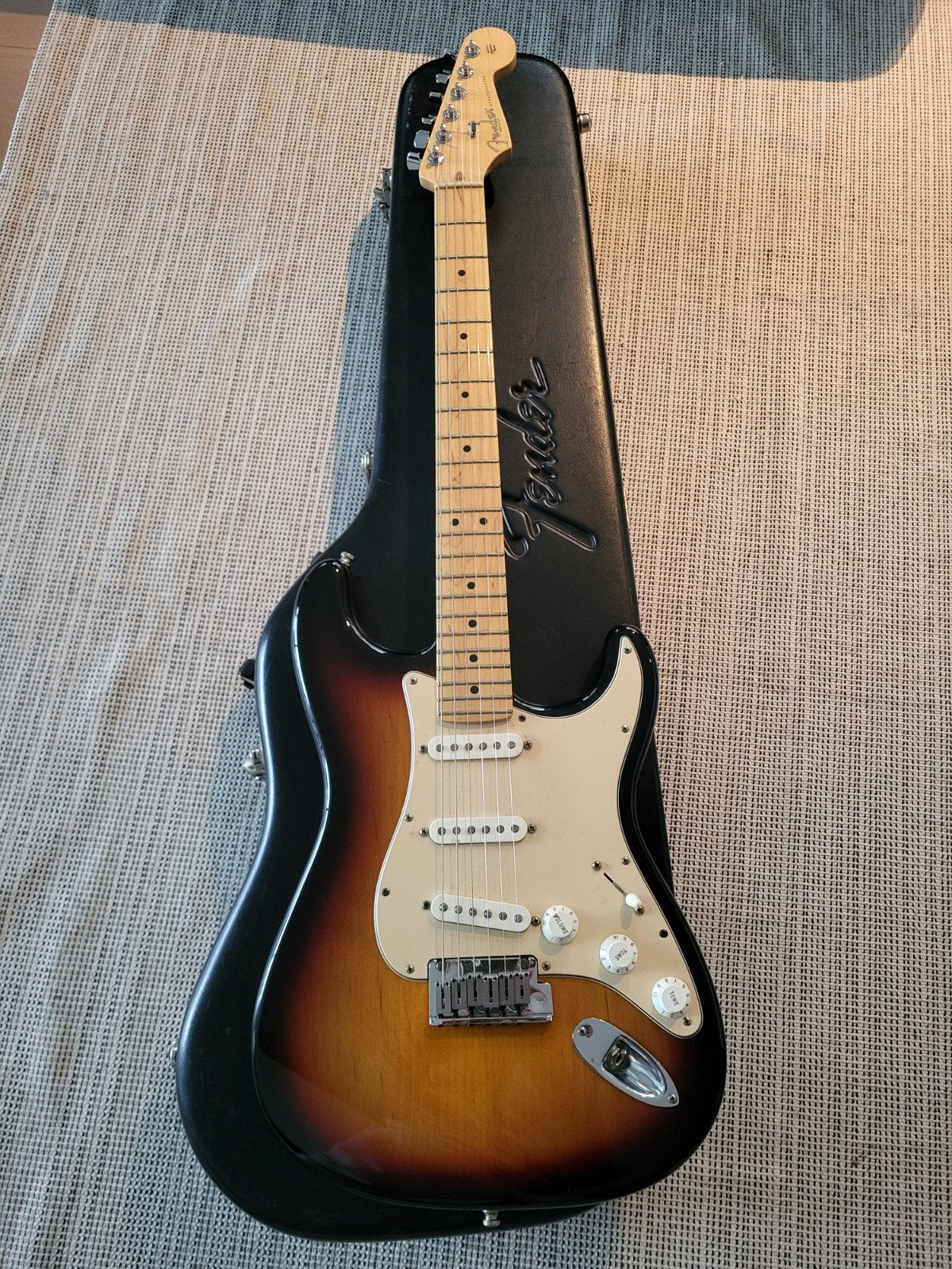 Fender Stratocaster Sunburst États-Unis, Musique & Instruments, Instruments à corde | Guitares | Électriques, Enlèvement, Fender