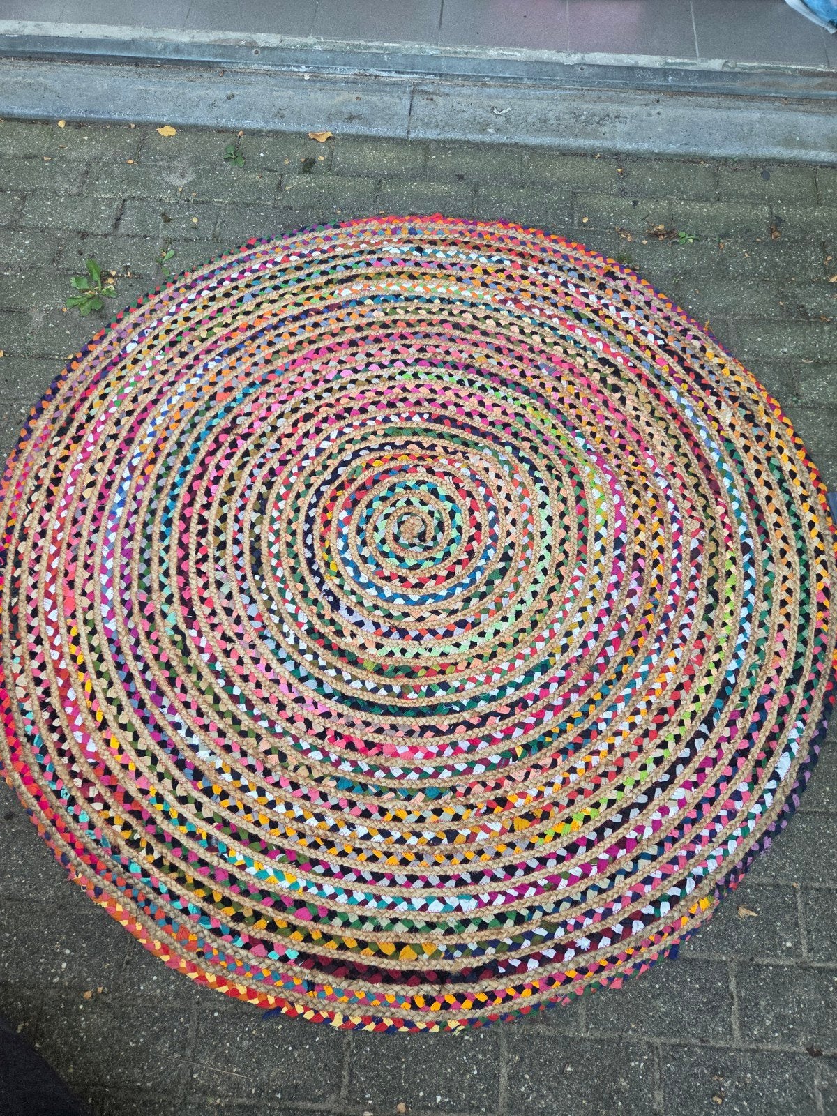 Rond gevlochten tapijt met jute en veelkleurige textielstrok, Enlèvement, Utilisé, Rond