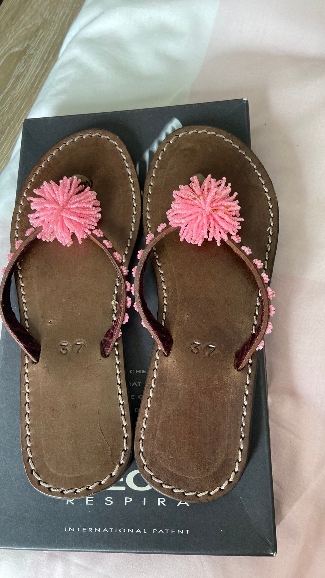 Nouvelles tongs 37 (cuir), Enlèvement ou Envoi, Neuf