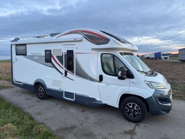 Roller Team Magnifico 285 TL, Caravanes & Camping, Camping-cars, Particulier, jusqu'à 5, Semi-intégral, Fiat, Fiat, 7 à 8 mètres