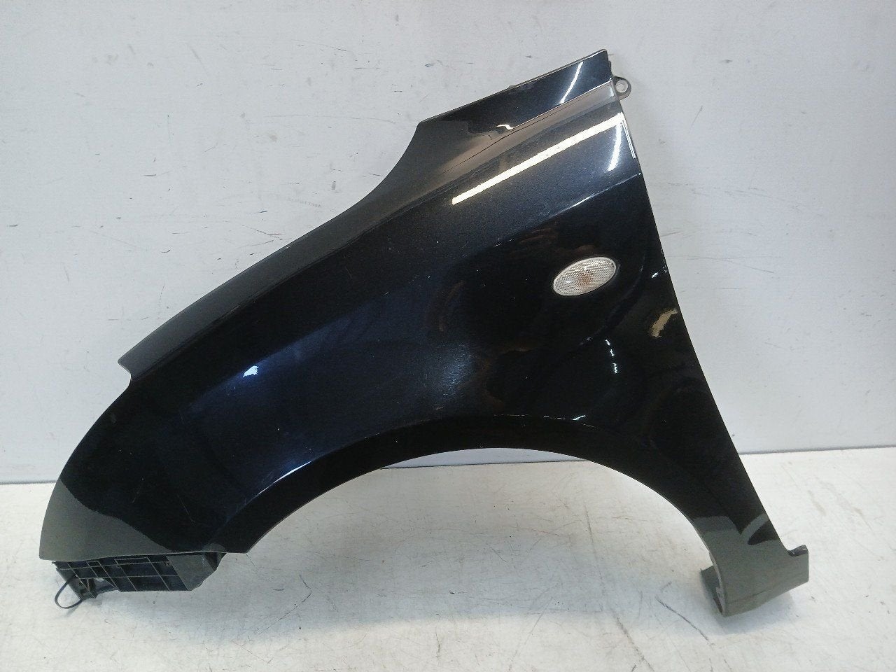 Spatbord links voor Suzuki Swift, Onderdelen@venauto.nl, Van der Ven Autorecycling B.V., Ettenseweg 76, 4706 PB Roosendaal, The Netherlands