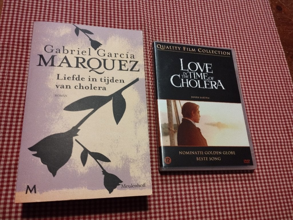 dvd en boek liefde in tijden van cholera, CD & DVD, DVD | Action, À partir de 12 ans, Envoi, Comme neuf, Autres genres