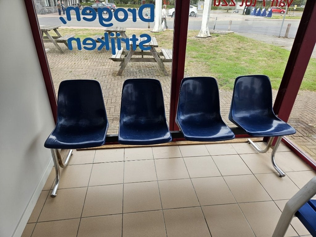 wachtzitbank met 3 reserve stoelen te koop, Aankleding binnen, Ophalen, Gebruikt, Stoel