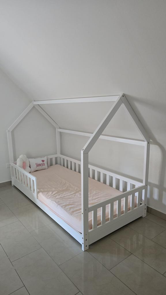 Bedhuisje weing gebruikt, Kinderen en Baby's, Kinderkamer | Bedden, Ophalen, Zo goed als nieuw, Matras