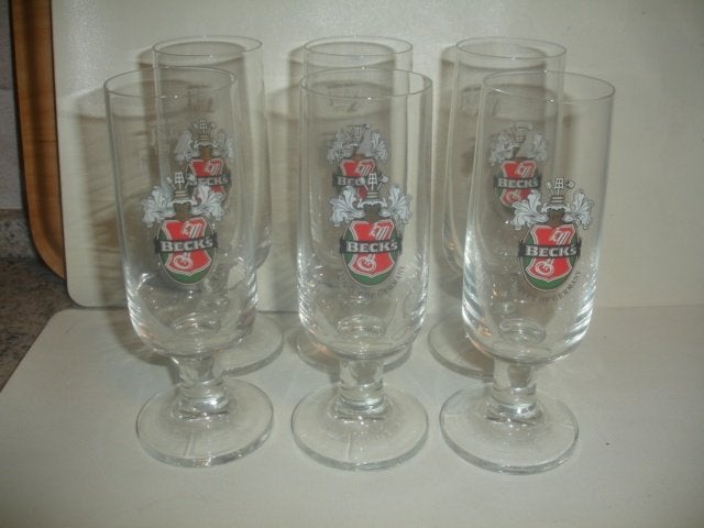6 bierglazen Beck's Bier, 20cl, op kort steeltje voor € 2,00, Ophalen of Verzenden, Zo goed als nieuw, Glas of Glazen, Overige merken
