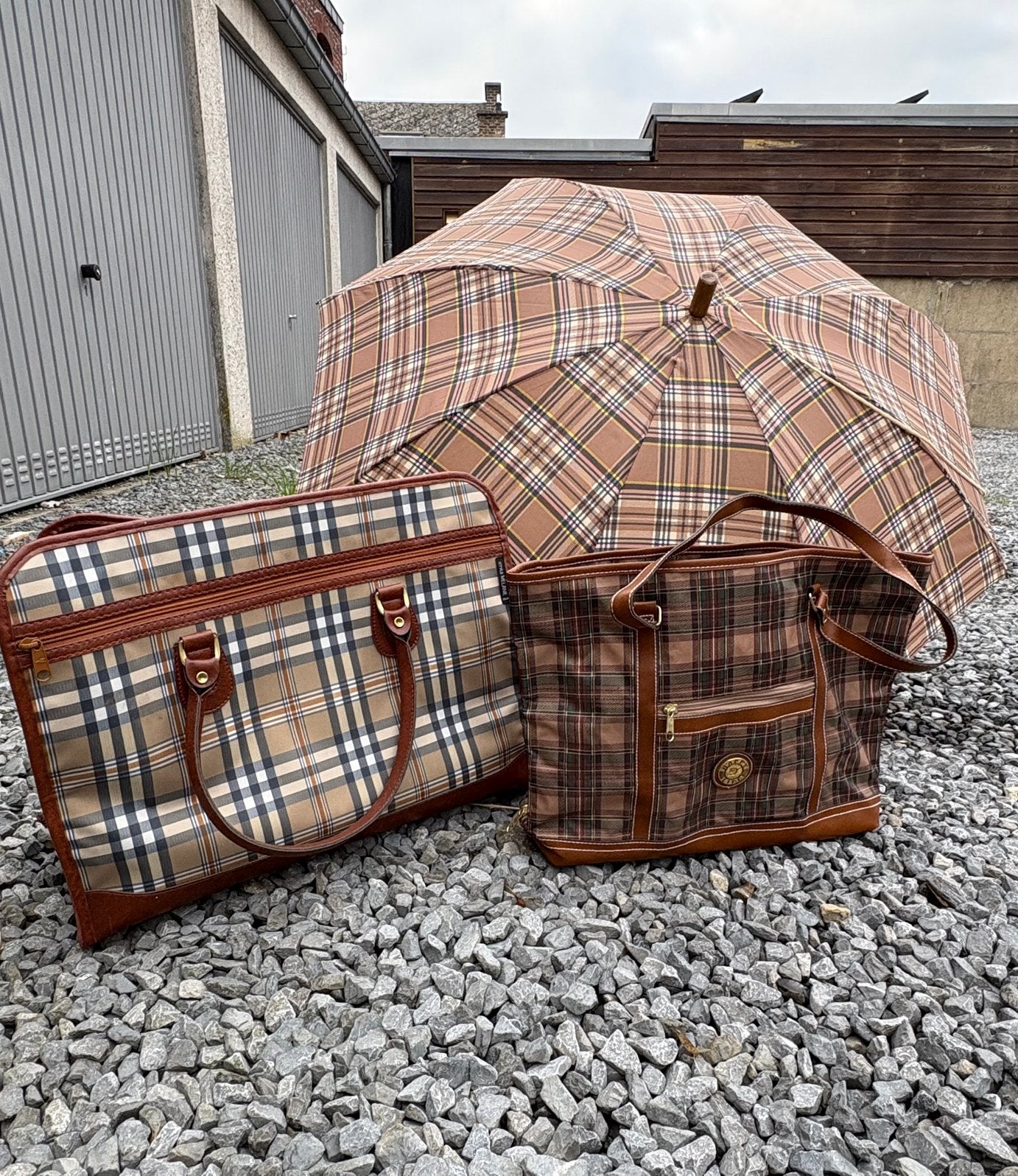 Sacs et parapluie, Enlèvement, Comme neuf