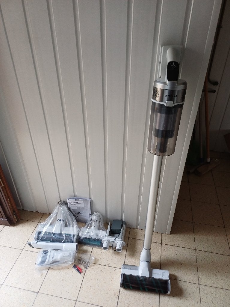 Aspirateur balai samsung, Electroménager, Réservoir, Aspirateur balai, Enlèvement, Utilisé