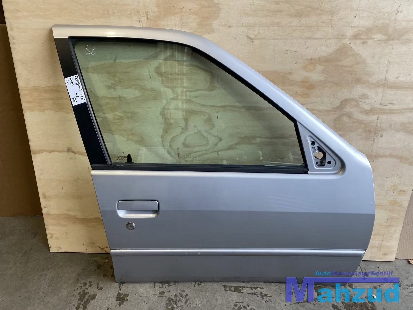 PEUGEOT 306 BREAK Grijs EYCC rechts voor deur portier 1994-2, Taurusavenue 1
2132 LS  Hoofddorp, NL, Contact.group@renault.com