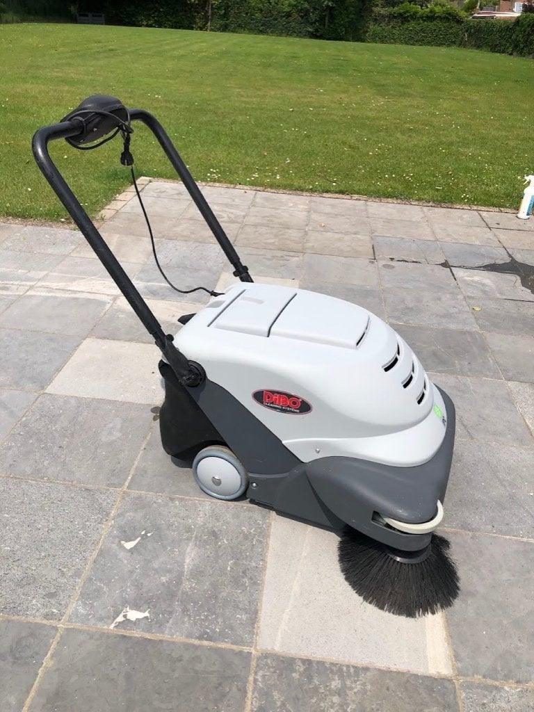 Professionele veegmachine op accu, Tuin en Terras, Ophalen, Zo goed als nieuw