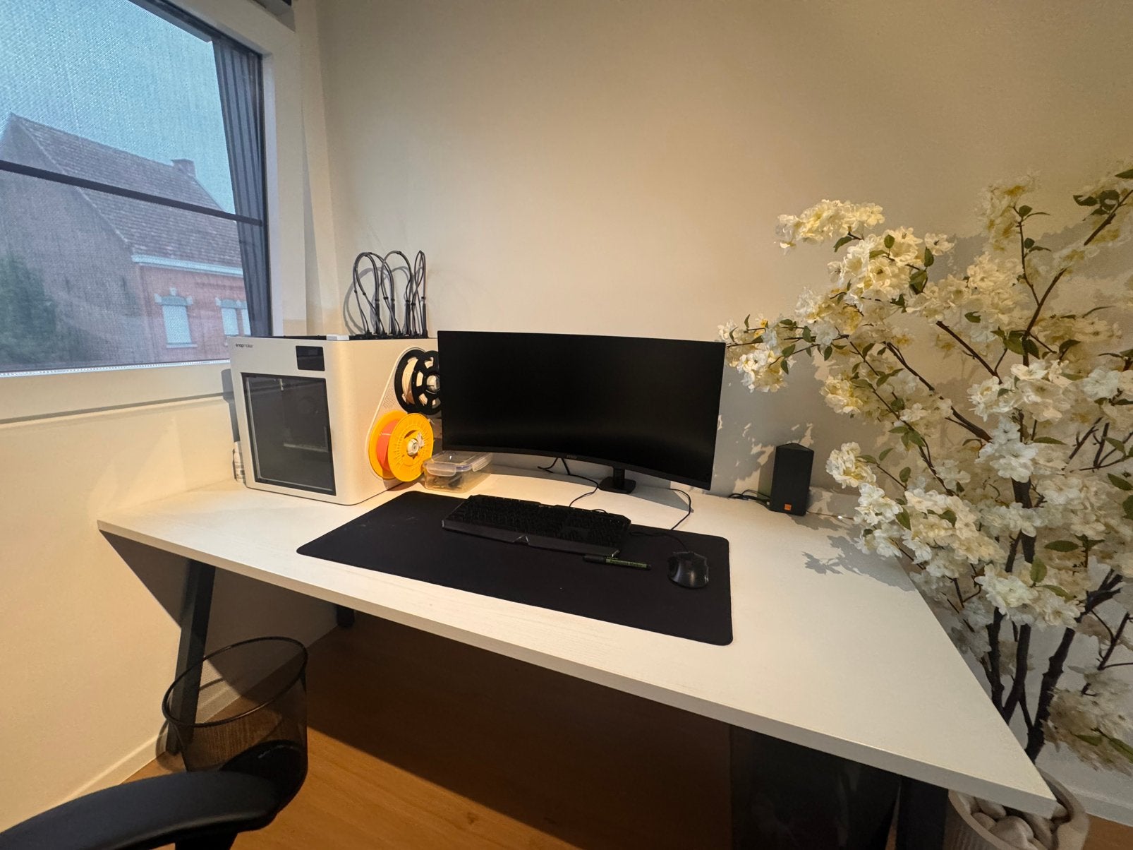 WIT BUREAU MET OPBERGKASTEN, Ophalen, Opbergruimte, Zo goed als nieuw, Wit