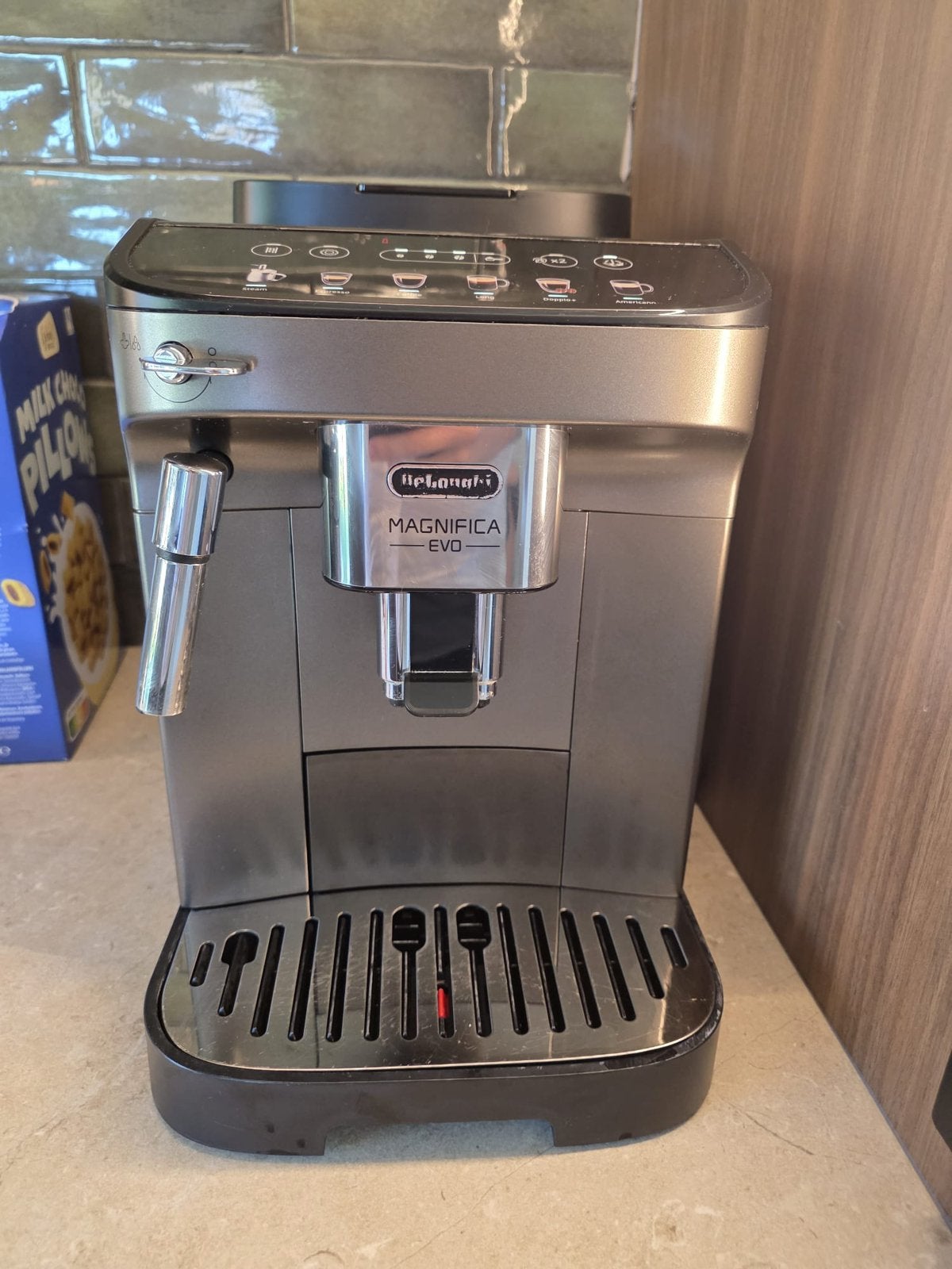 Delonghi Magnifica Evo, Réservoir d'eau amovible, Café en grains, Utilisé, Enlèvement