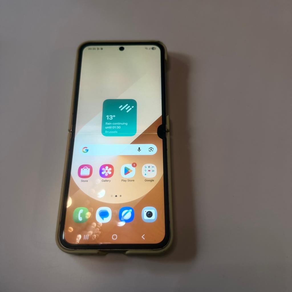 Samsung Galaxy Z Flip6 256GB Geel – €250, Telecommunicatie, Mobiele telefoons | Toebehoren en Onderdelen, Ophalen, Zo goed als nieuw