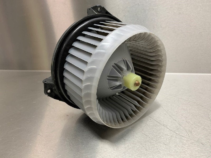 KACHEL VENTILATORMOTOR Swift (ZA / ZC / ZD) (|AV1371|), Suzuki-Allee 7
64625  Bensheim, DE, Gebruikt, Suzuki Deutschland GmbH